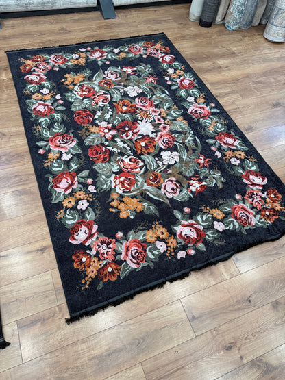 Siyah Karabağ Çiçek Motifli Dijital Baskı Kaymaz Taban Makinede Yıkanabilir Halı